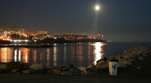 Vollmond über dem Mittelmeer